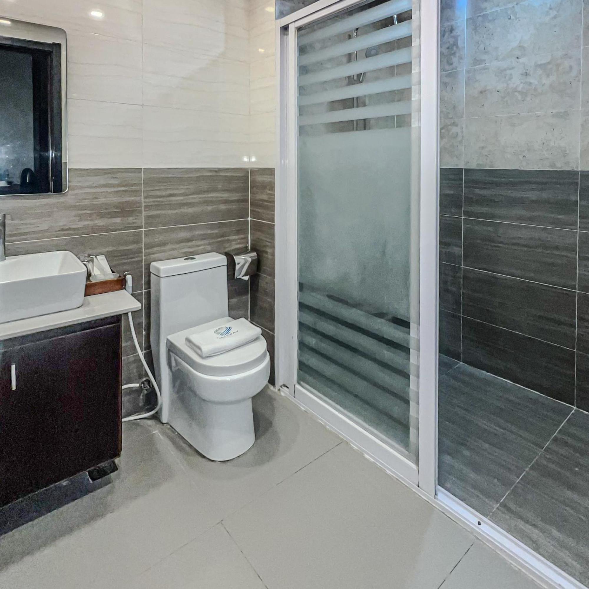 Iloilo Gateway Hotel And Suites Pavia Ngoại thất bức ảnh